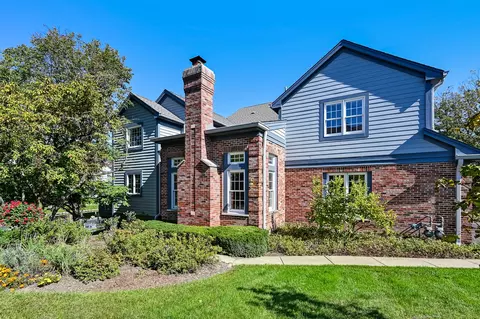 93 Trent Ct, Burr Ridge, IL 60527