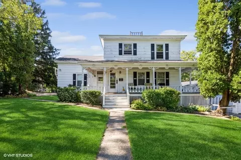 122 Fremont St, Woodstock, IL 60098