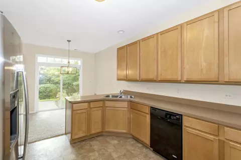 Kitchen - 1495 Millbrook Dr, Algonquin, IL 60102 photo 4 of 5