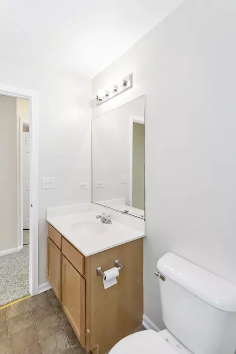 Bath - 1495 Millbrook Dr, Algonquin, IL 60102 photo 5 of 5