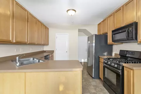 Kitchen - 1495 Millbrook Dr, Algonquin, IL 60102 photo 3 of 5