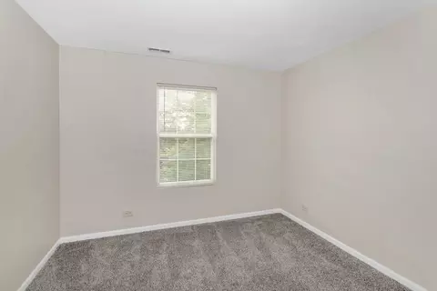 Bedroom - 1495 Millbrook Dr, Algonquin, IL 60102 photo 4 of 5