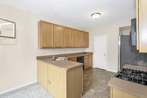 Kitchen - 1495 Millbrook Dr, Algonquin, IL 60102 photo 2 of 5