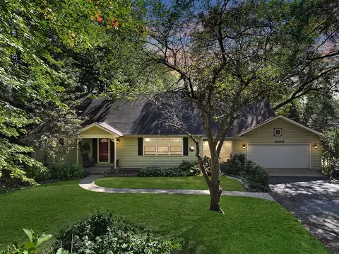 1505 W Vine St, Arlington Heights, IL 60005
