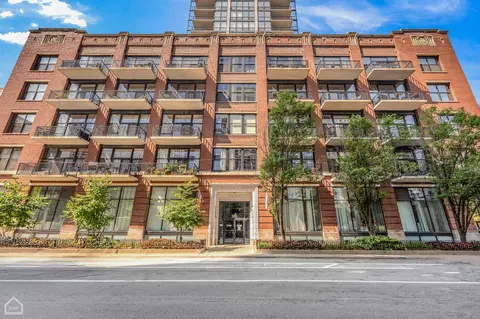 210 S Desplaines St #902, Chicago, IL 60661