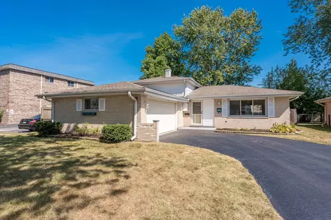 18301 Hickory St, Lansing, IL 60438