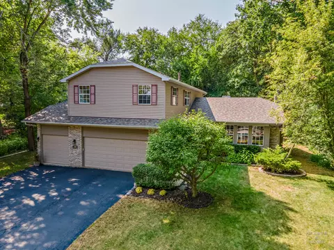 526 Asbury Ct, Fox River Grove, IL 60021