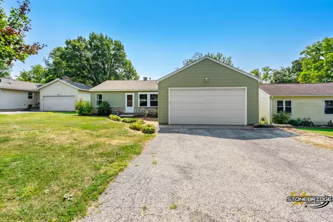 9005 W Sunset Dr, Wonder Lake, IL 60097