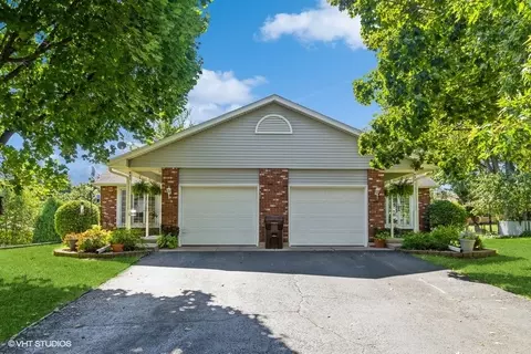 897-899 West Ave, Woodstock, IL 60098