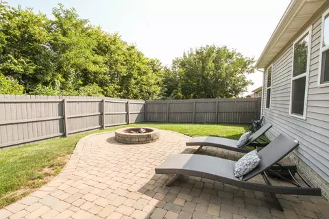 2 Winding Way, Bloomington, IL 61705 photo 2