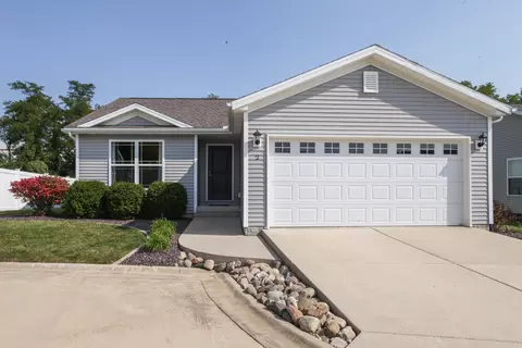 2 Winding Way, Bloomington, IL 61705