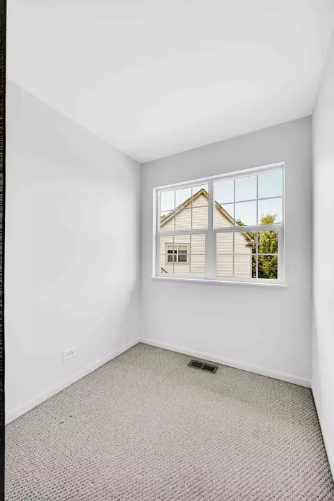 Bedroom - 857 Linden Cir, Hoffman Estates, IL 60169 photo 6 of 6