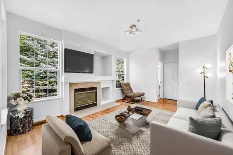 Living - 857 Linden Cir, Hoffman Estates, IL 60169 photo 2 of 5