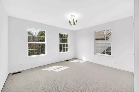 Bedroom - 857 Linden Cir, Hoffman Estates, IL 60169 photo 4 of 6