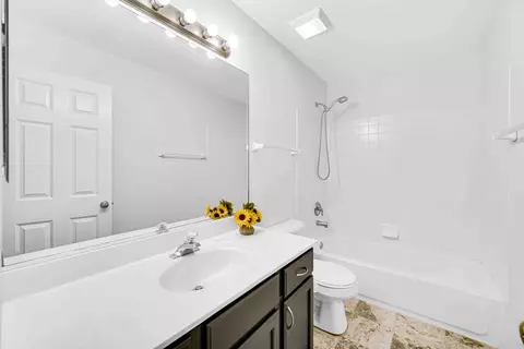 Bath - 857 Linden Cir, Hoffman Estates, IL 60169 photo 3 of 3