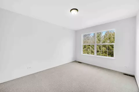 Bedroom - 857 Linden Cir, Hoffman Estates, IL 60169 photo 5 of 6