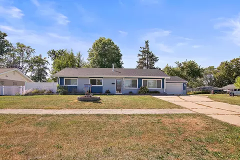 440 Lincoln Dr, Hoffman Estates, IL 60169 photo 2
