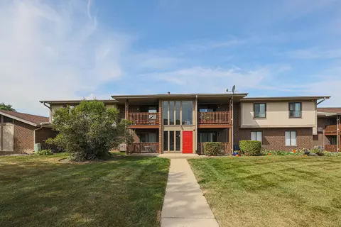 705 Garden Cir #6, Streamwood, IL 60107