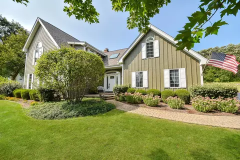 38 W388 Foxwood Ln, Saint Charles, IL 60175