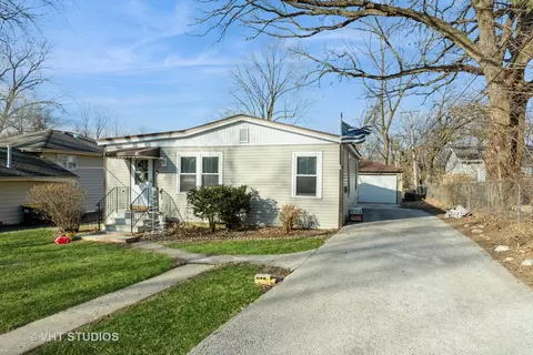117 Deerpath Rd, Lake In The Hills, IL 60156