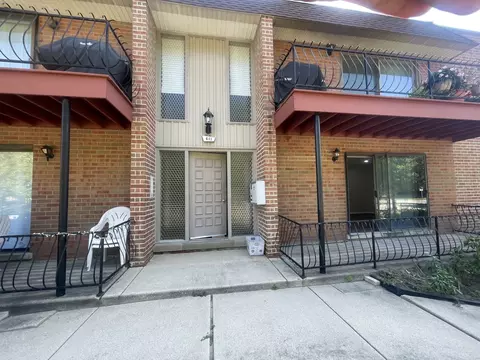 641 N Carroll Pkwy #107, Glenwood, IL 60425