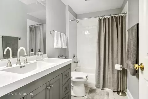 Bath - 390 Alexia Ct, Wheeling, IL 60090 photo 2 of 2