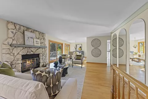 1913 Gladstone Dr, Wheaton, IL 60189 photo 2