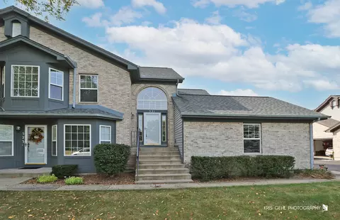 521 Kresswood Dr #521, Mchenry, IL 60050
