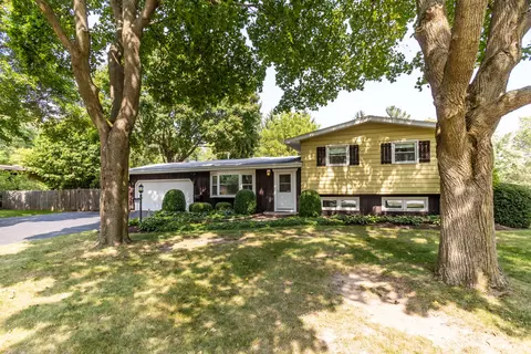 15534 Idlewood Ln, Libertyville, IL 60048