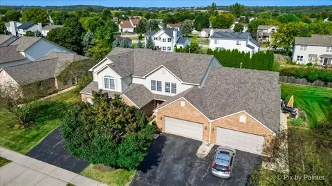 5742 Fieldstone Trl, Mchenry, IL 60050