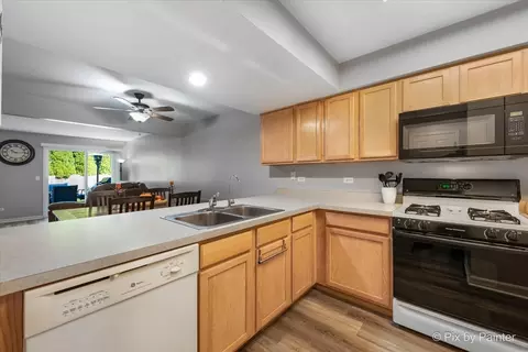 5742 Fieldstone Trl, Mchenry, IL 60050 photo 12