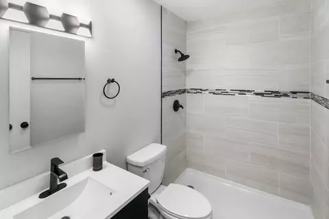 Bath - 3522 Maple Ln, Hazel Crest, IL 60429 photo 1 of 4