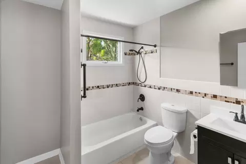 Bath - 3522 Maple Ln, Hazel Crest, IL 60429 photo 4 of 4