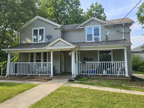 627 E Calhoun St, Woodstock, IL 60098