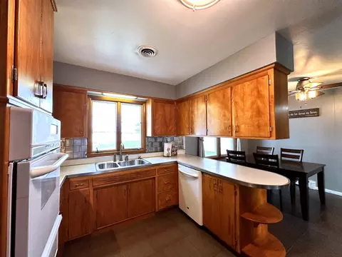 Kitchen - 71 S 4080 W Rd, Kankakee, IL 60901 photo 2 of 5