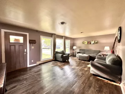 Living - 71 S 4080 W Rd, Kankakee, IL 60901 photo 1 of 3