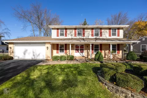 469 Staunton Rd, Naperville, IL 60565