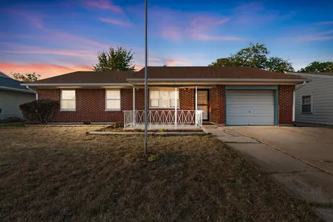 12 Elgin Ave, Romeoville, IL 60446