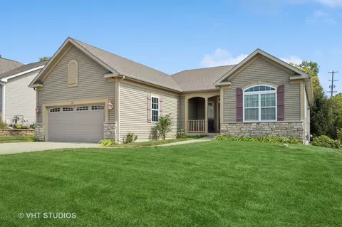 30 Linden Rd, Lake Zurich, IL 60047