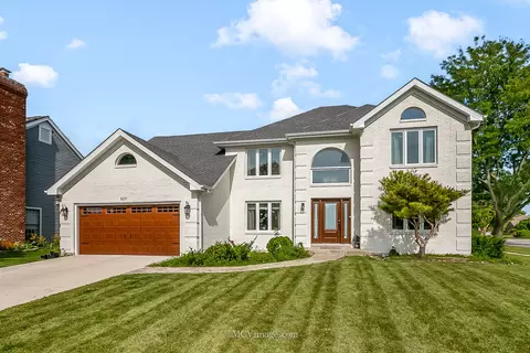 8221 Pine Bluff Ct, Darien, IL 60561