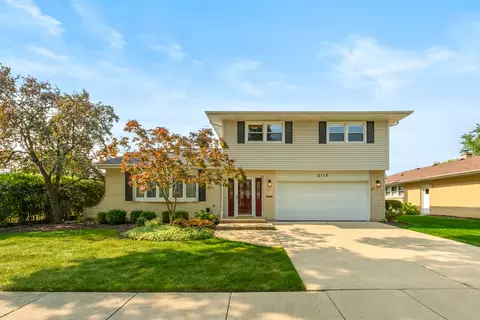 2115 E Lillian Ln, Arlington Heights, IL 60004