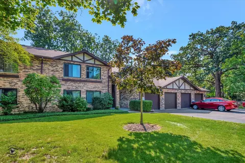 6297 Trinity Dr #2D, Lisle, IL 60532