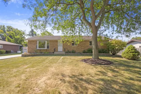 929 Northern Dr, Lockport, IL 60441