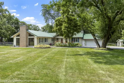 2 N210 Swift Rd, Lombard, IL 60148