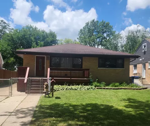 40 S Monterey Ave, Villa Park, IL 60181