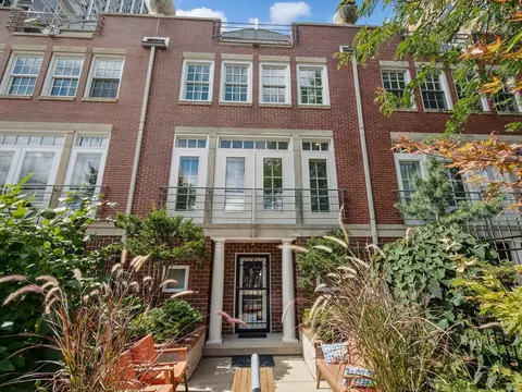 4278 N Marine Dr, Chicago, IL 60613