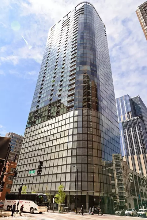 600 N Fairbanks Ct #2202, Chicago, IL 60611