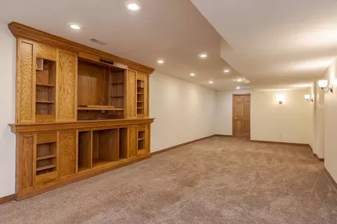 Living - 1503 Ironwood Cc Dr, Normal, IL 61761 photo 4 of 6