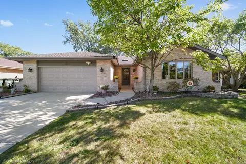 18531 Willow Ln, Lansing, IL 60438