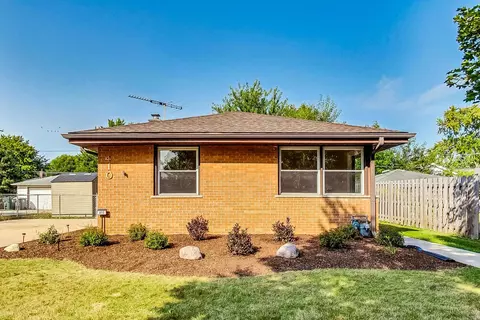 410 N Reuter Dr, Arlington Heights, IL 60005